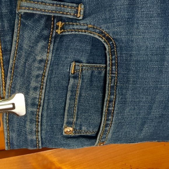 LEE* RIDERS mid rise denim capris 5 pocket zip/button fly front side slit detail - Picture 7 of 9